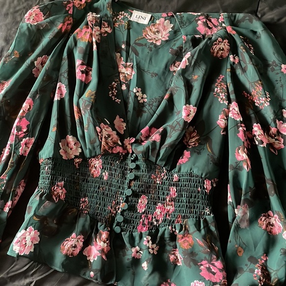 Lini puff sleeve floral smocked blouse - Picture 6 of 11